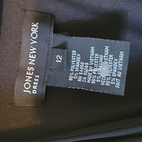 Jones New York Dress. - Picture 2 of 4
